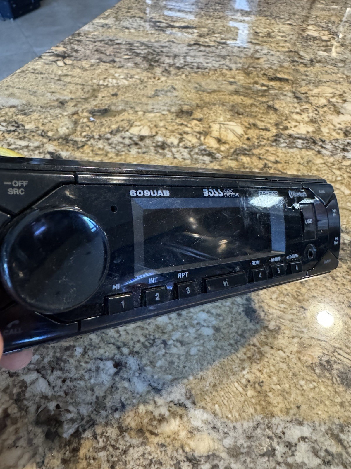 BOSS Audio 609UAB 4 x 50W 1 DIN Multimedia Car Stereo – Black