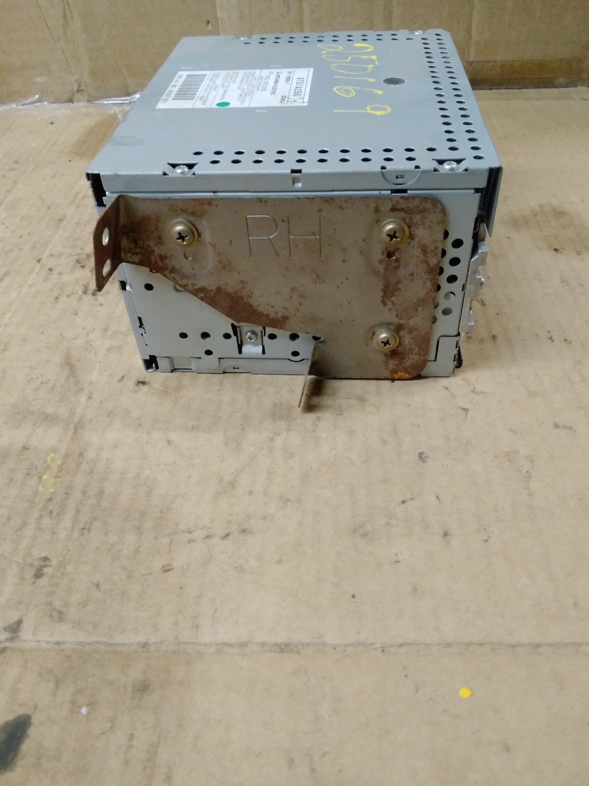 2008 Mitsubishi Endeavor AM FM CD Radio 2006 2007 2009 2010 2011 8701A250