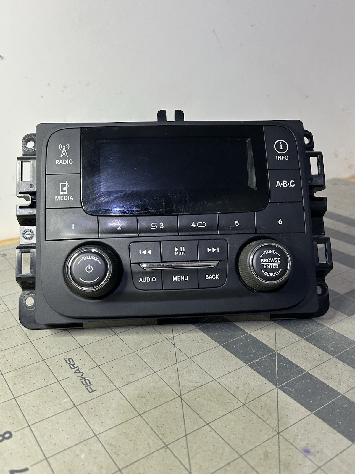 2013-14 Dodge Ram 1500 2500 Cummins Satellite Am/fm radio OEM P68137113AE