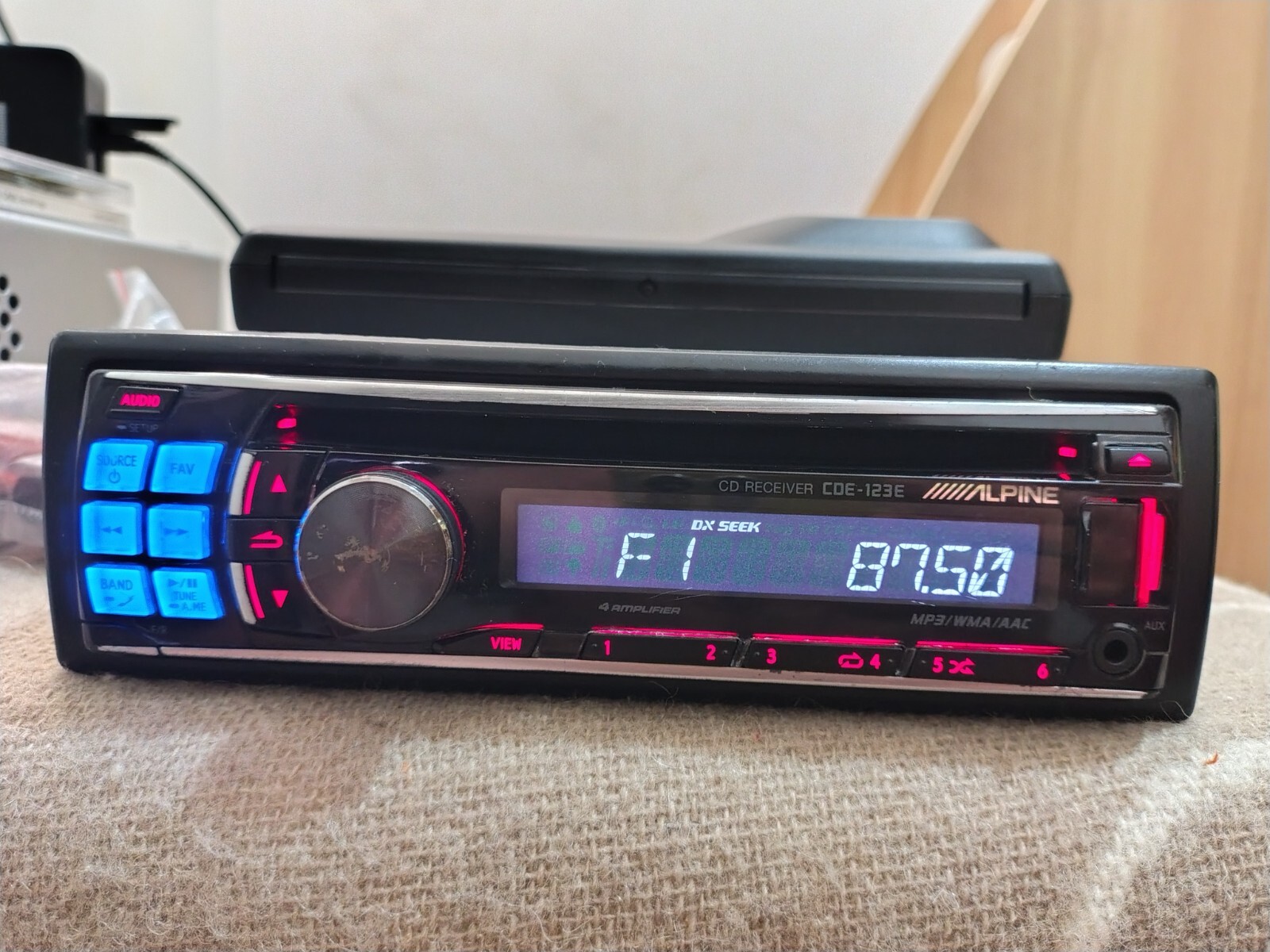 Alpine CDE-123E Car Stereo Mobile Media Receiver Fully Working Good Shape