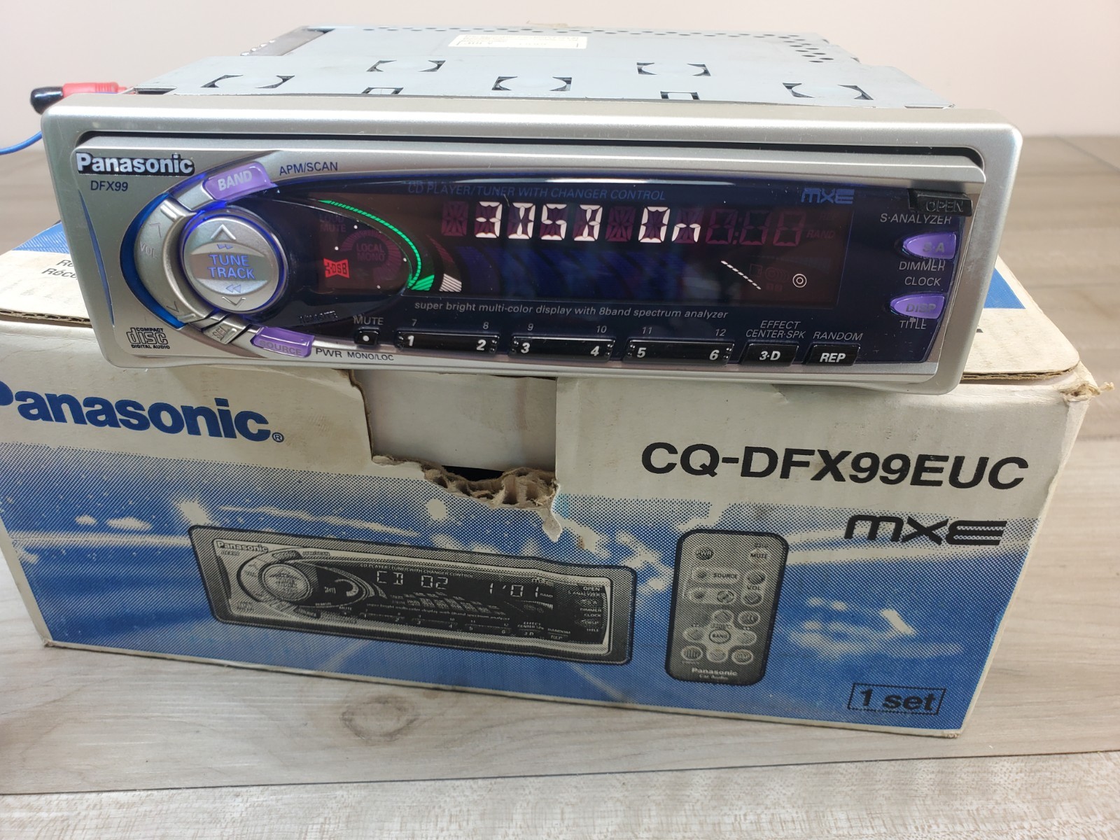 Panasonic CQ DFX-99EUC 5volts car cd player eq spectrum analyzer radio