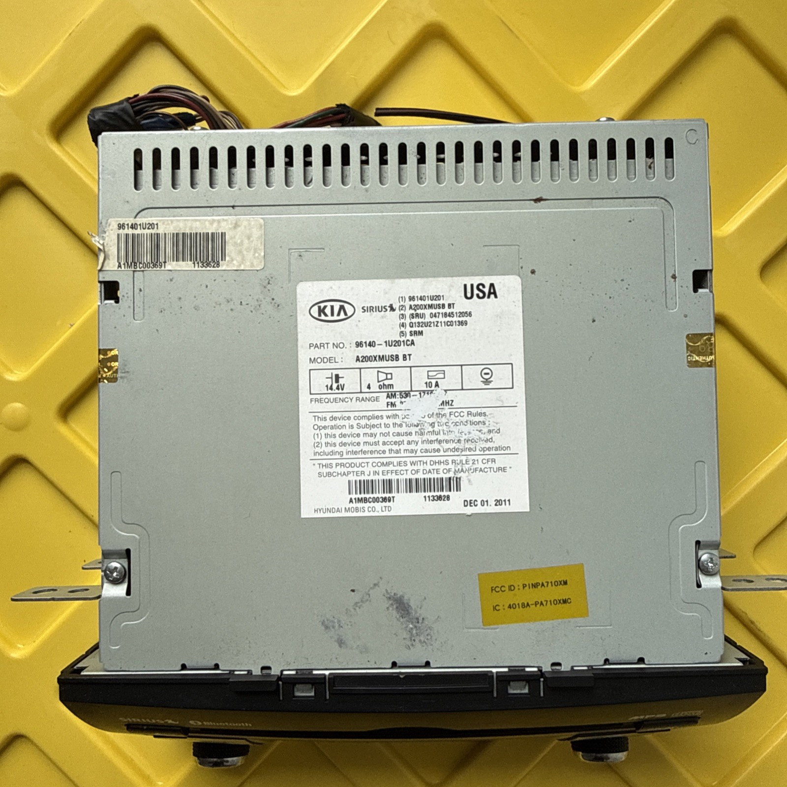 2011-2013 Kia Sorento Radio Receiver AM/FM/CD/MP3 Bluetooth OEM 96140-1U201CA