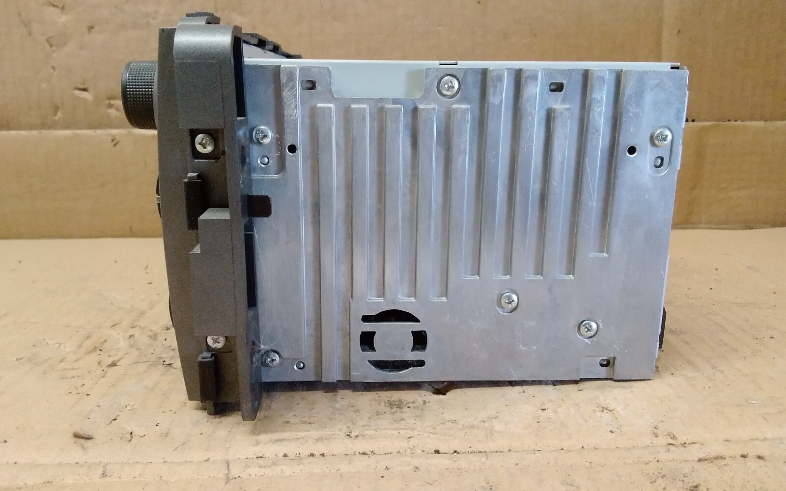 2009 SATURN VUE AM/FM/CD RADIO GREY ID-20790696