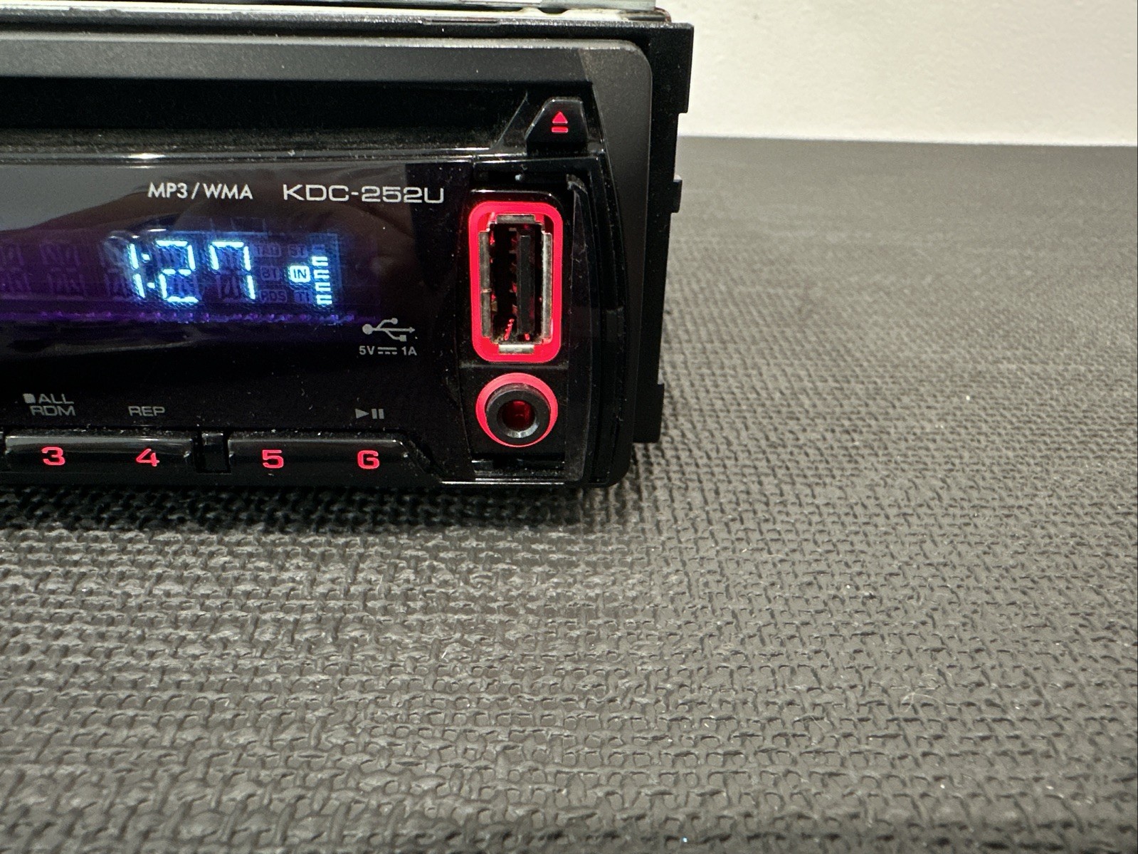 Kenwood KDC-252U Car CD Head Unit USB Aux FM/AM MP3