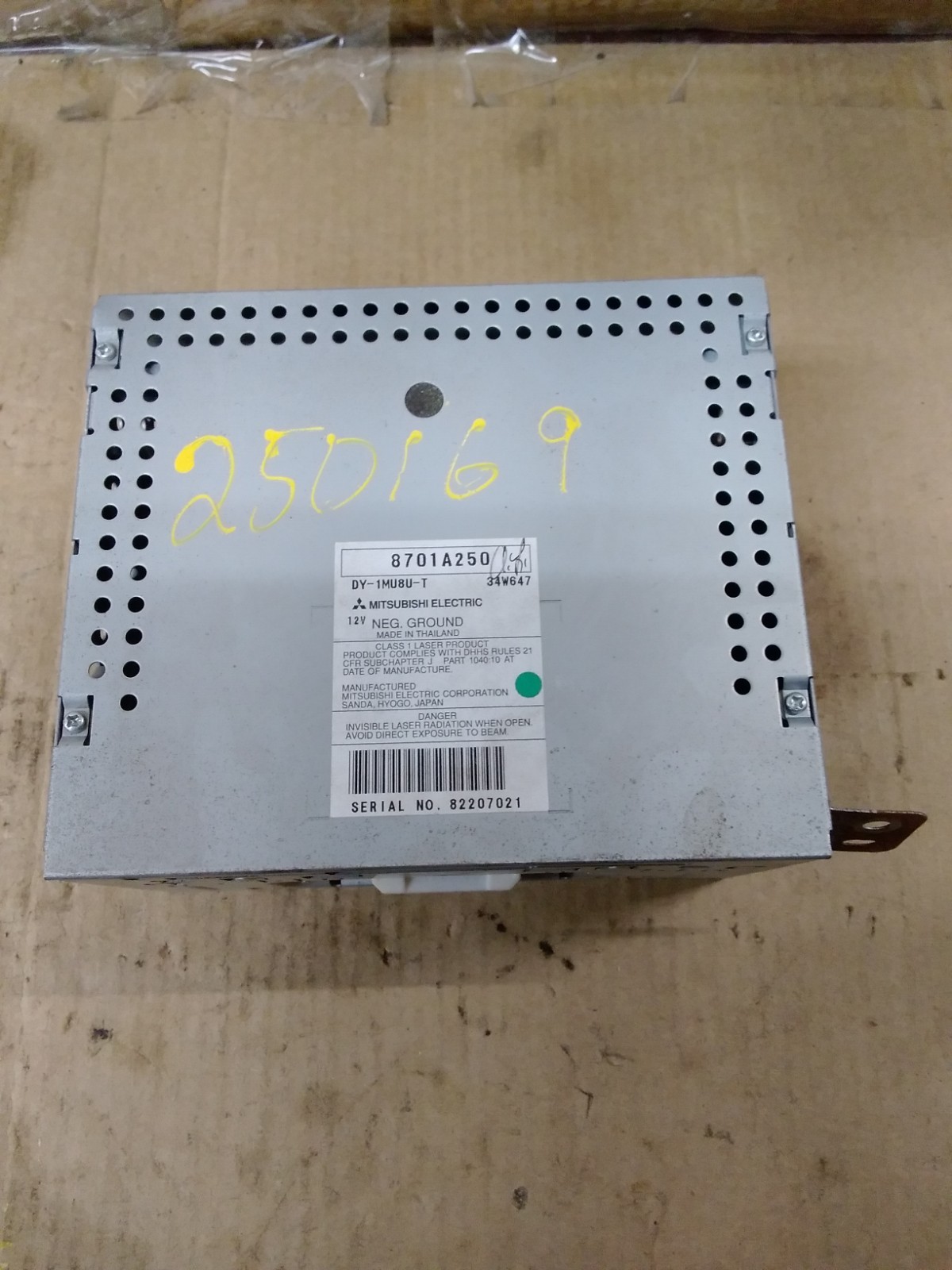 2008 Mitsubishi Endeavor AM FM CD Radio 2006 2007 2009 2010 2011 8701A250