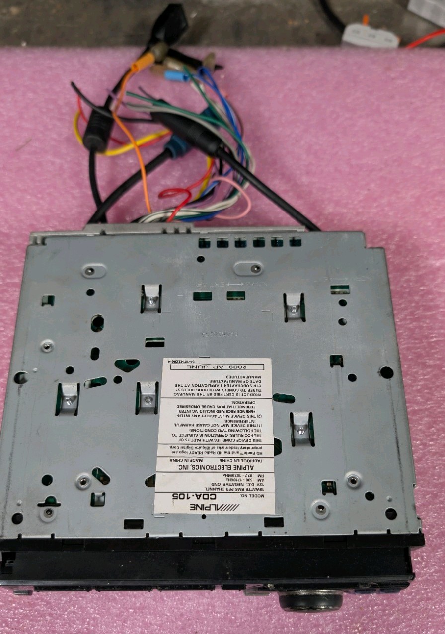 [USED] Alpine CDA-105 In-Dash Car Audio CD/MP3/USB Stereo Receiver (Tested)