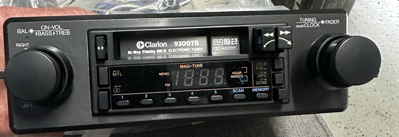 Clarion 9300TB Stereo And 400II Amp