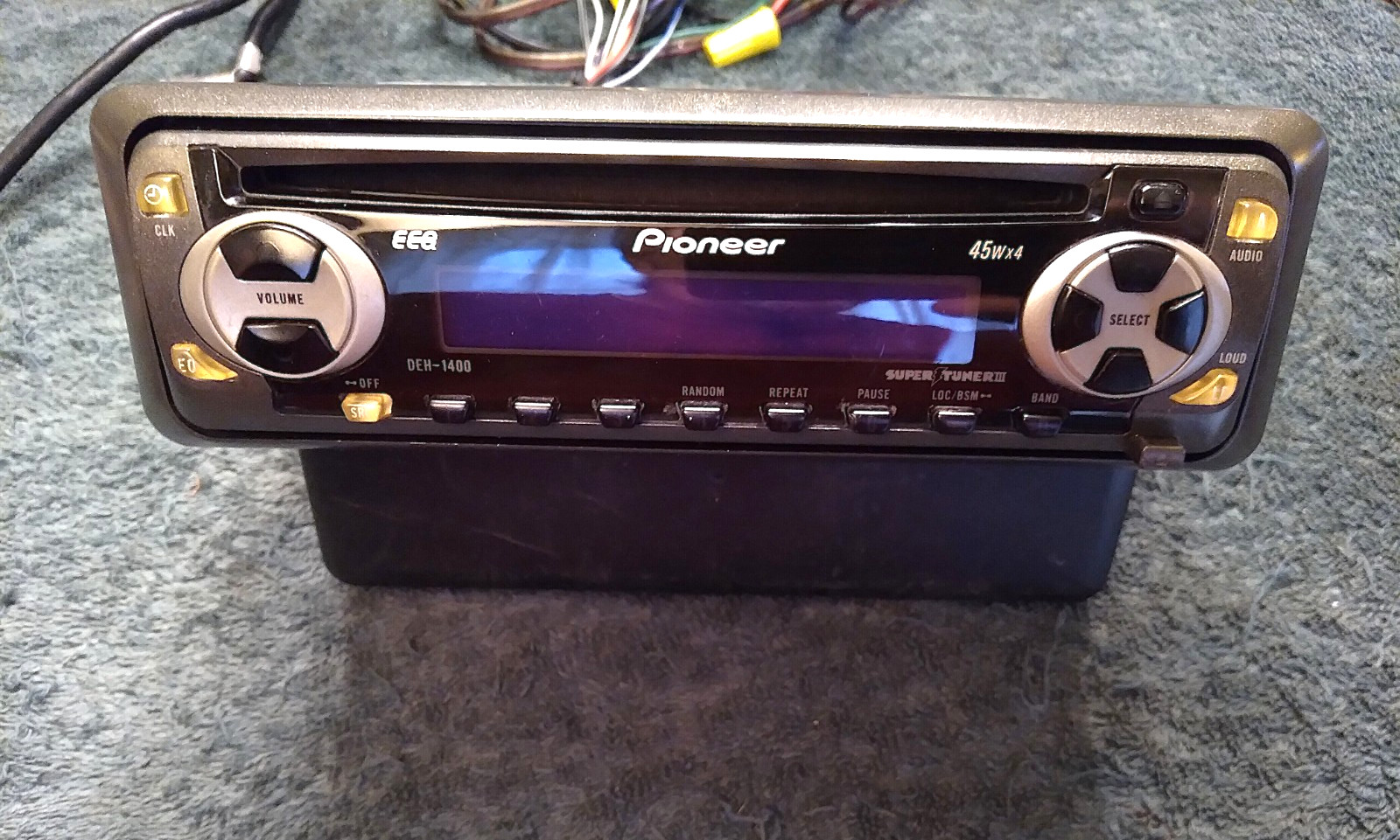 Pioneer “Old School” DEH-1400 CD/ Receiver, Easy EQ, Clean Shape & Works Great
