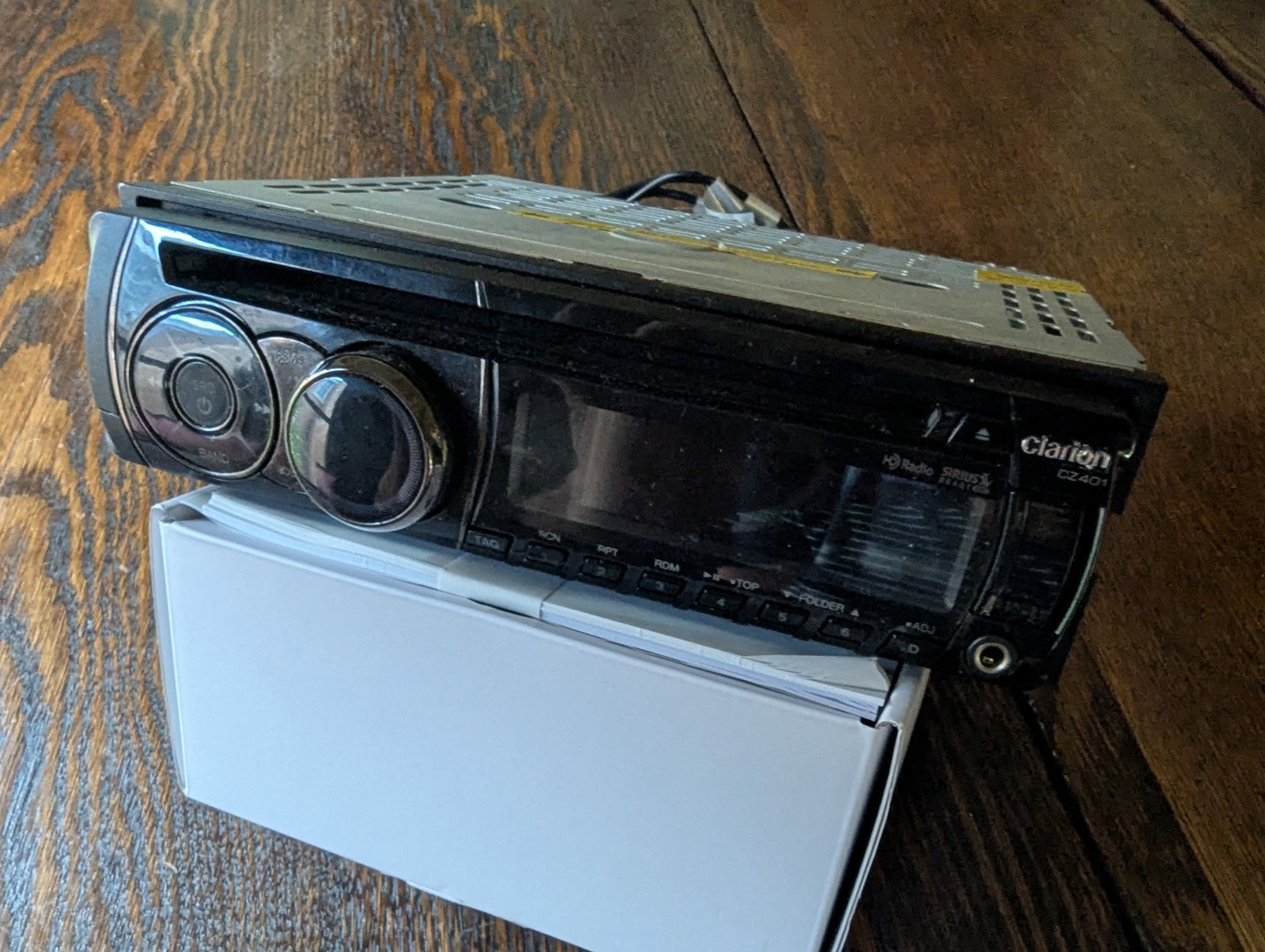 Clarion CZ-401 CD/MP3/USB Car Stereo 2010 Untested