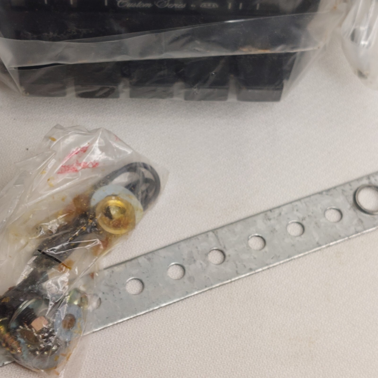 Custom Series ARA In Dash AM Radio Model 9031011-FAM 11 F series base NOS
