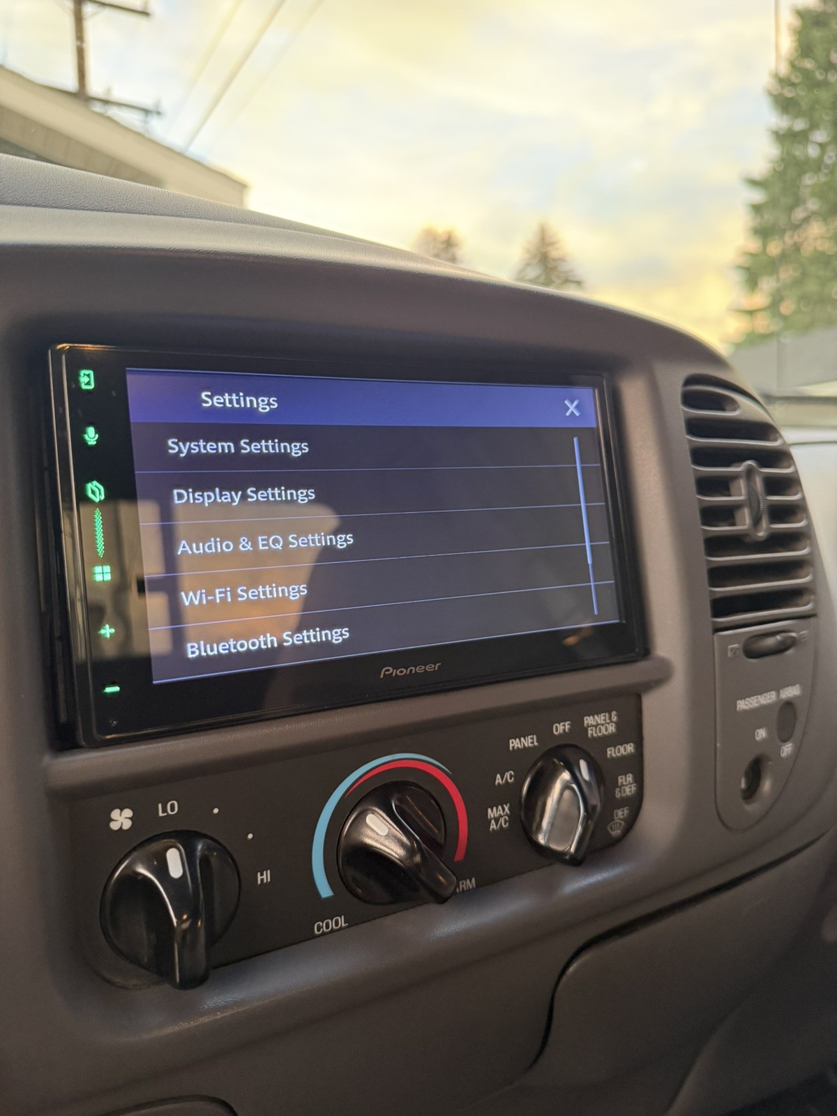 Pioneer DMH-W3000NEX Wireless Car Stereo 6.8″ Apple Carplay/Android Auto Digital