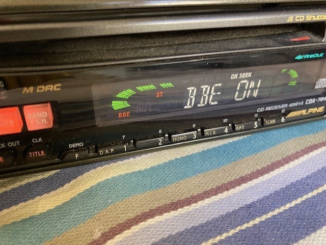 ALPINE CAR AUDIO AMBER AM/FM CD BBE EQ UNIT CDA-7840 REMOTE INC DANCING LIGHTS