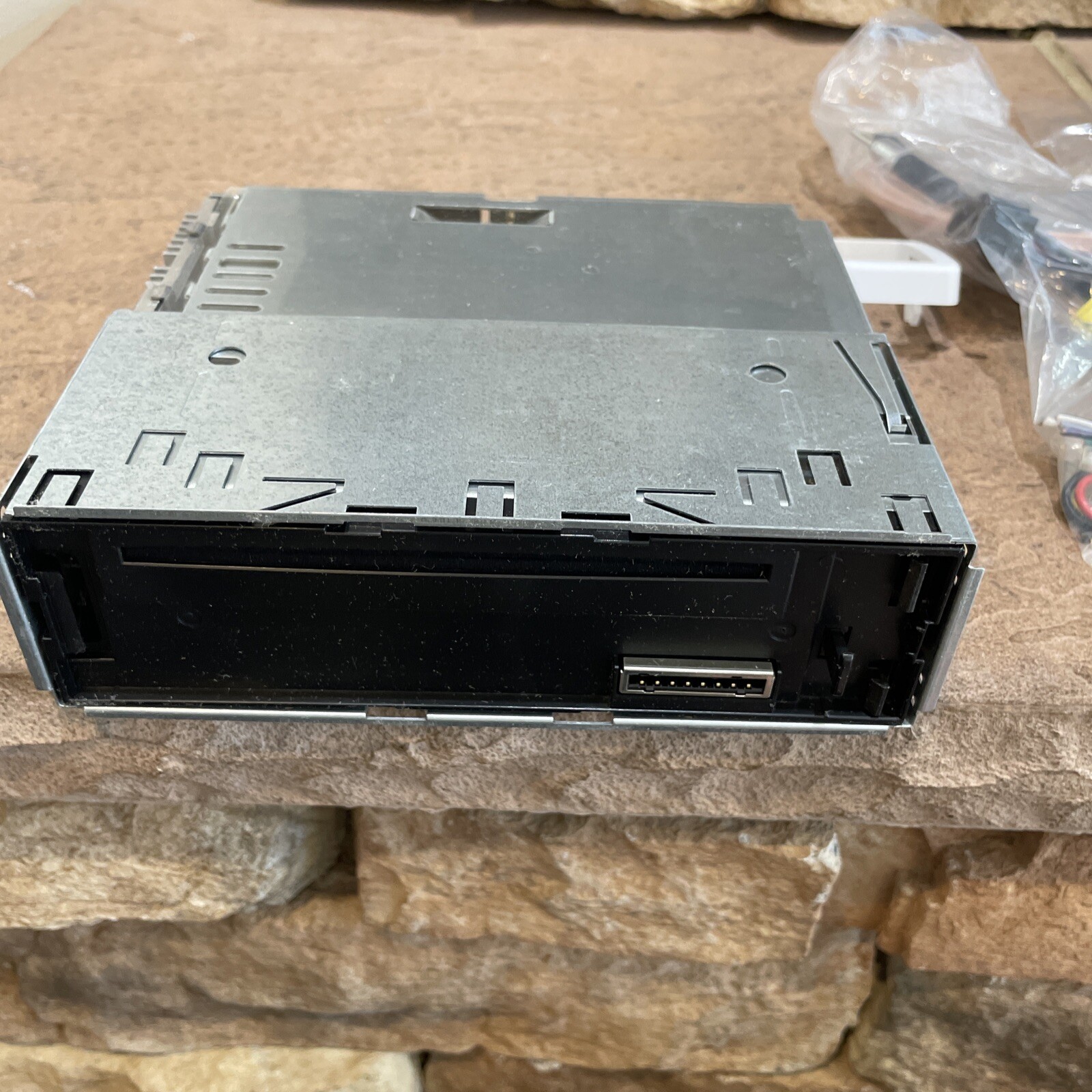 JVC KD-S640WT CD In Dash Receiver