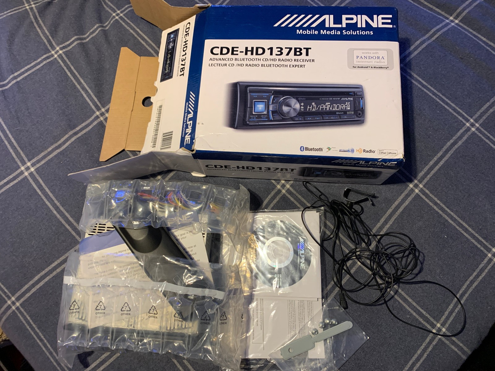 ALPINE CDE-HD137BT CAR CD PLAYER BLUETOOTH USB, MIC Etc NO REMOTE