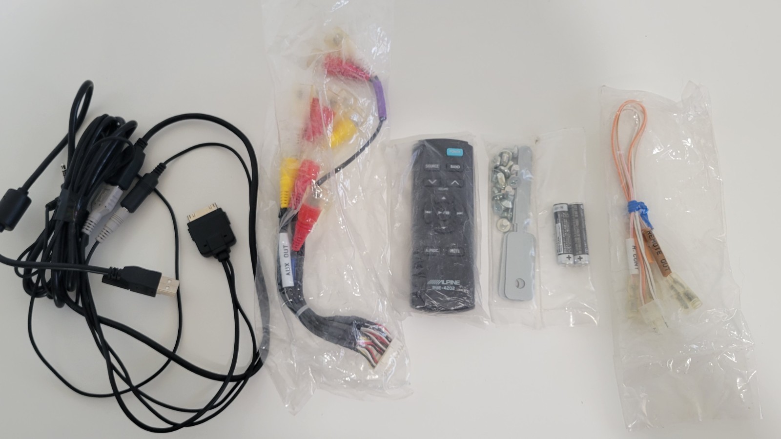 Alpine iXA-W404 Media Player/USB In Dash Receiver Works Great Double DIN