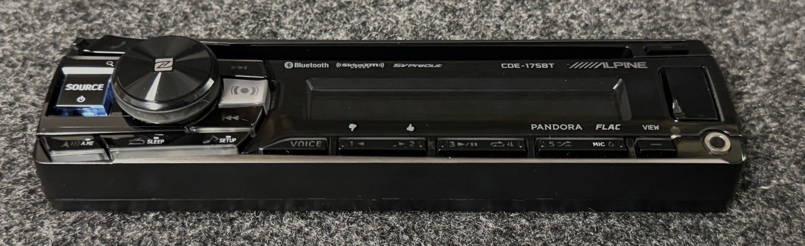 Alpine CDE-175BT NEW/OPEN BOX. EXTREMELY HARD TO FIND (SEE DESCRIPTION)