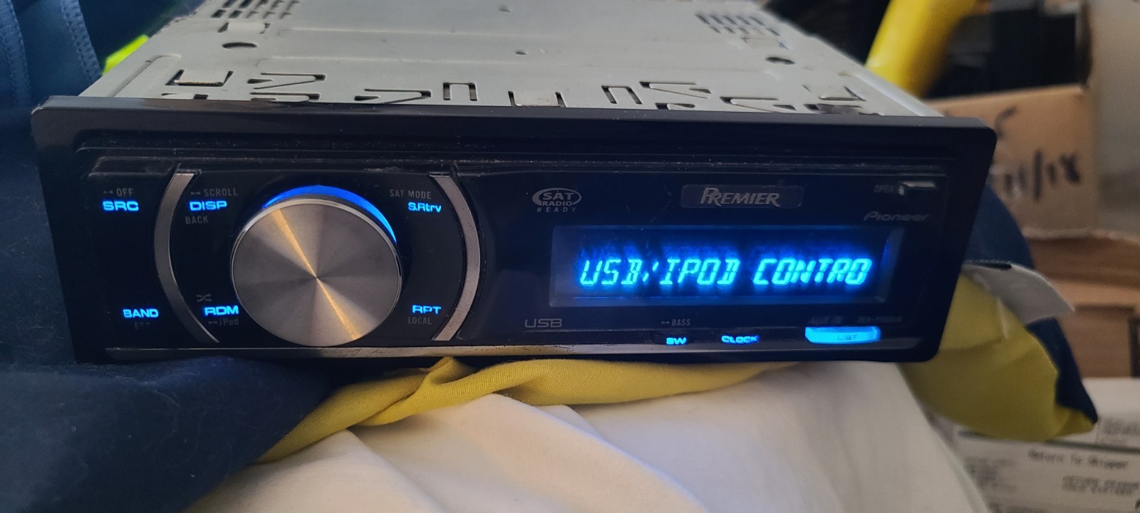 SEE VIDEO!! PIONEER PREMIER CAR STEREO AUX OLD SCHOOL DEH-P500UB