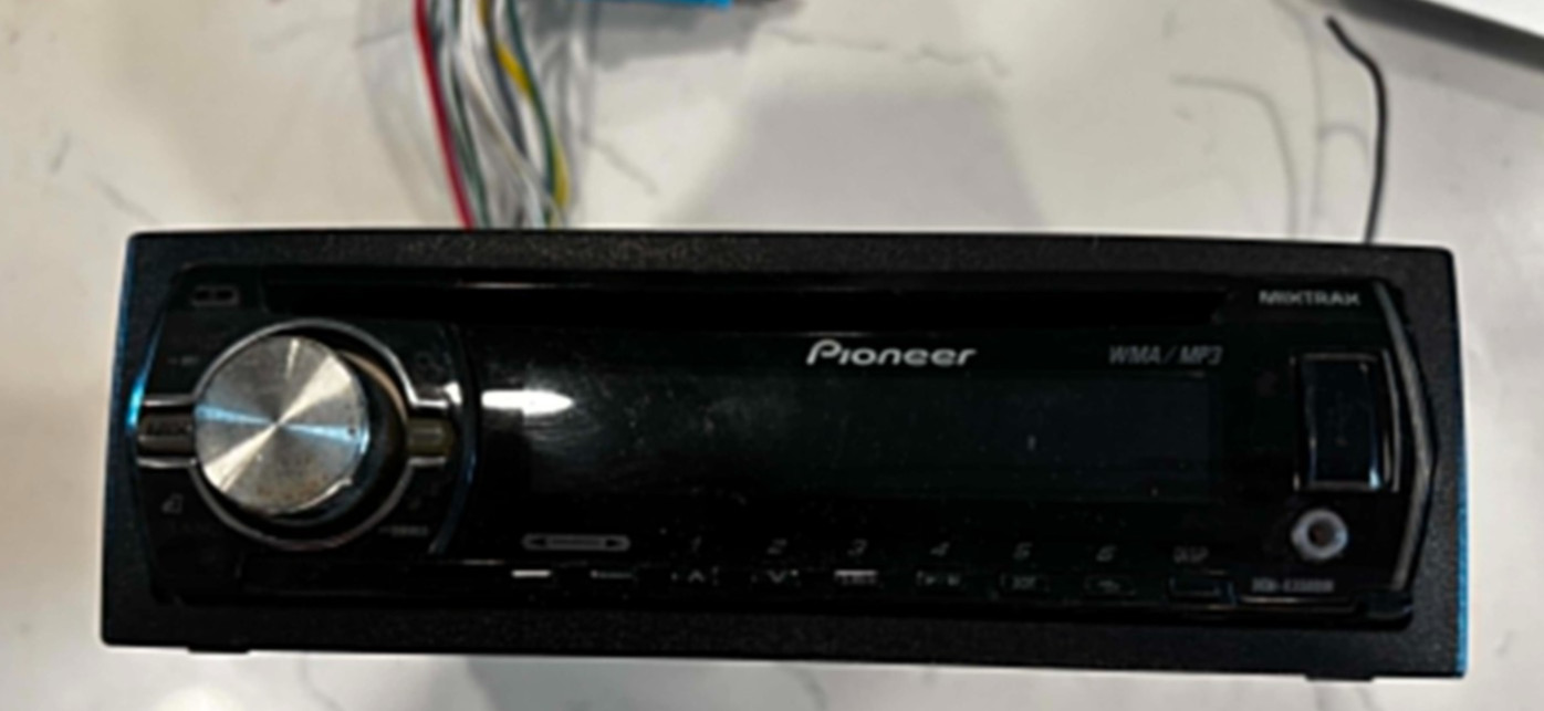 Pioneer DEH-X3500UI CD USB AUX Car Stereo Head Unit w/ GM Wiring Harness