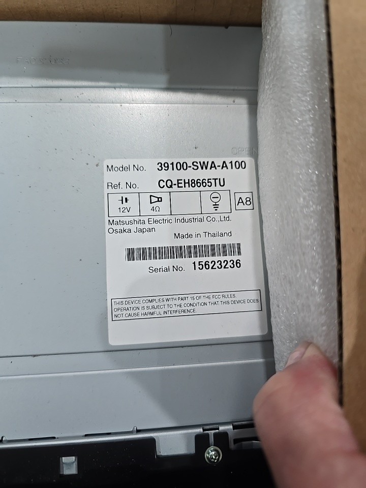 08 09 Honda CRV AM FM 8 disc satellite radio receiver OEM 39100-SWA-A100