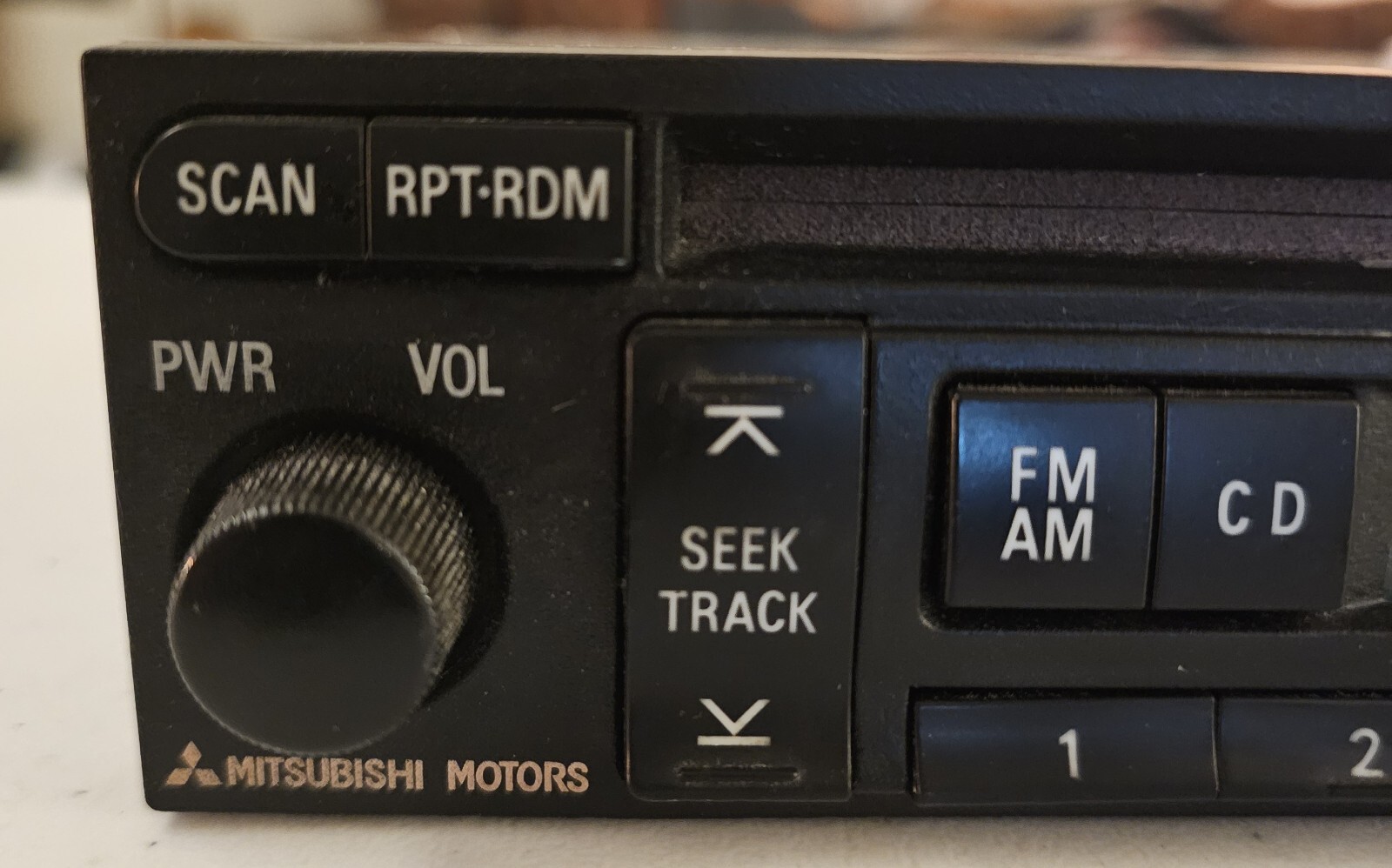 Mitsubishi Outlander & Montero AM FM CD radio receiver OEM MN141488 DY-2U45W