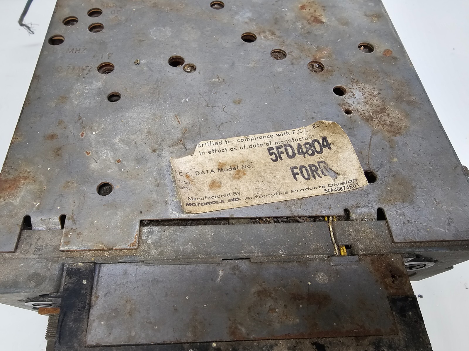 Ford Motorola AM/FM Quadrasonic 8-Track Tape Radio D8AF-19A188-AA / 5FD4804 -OEM