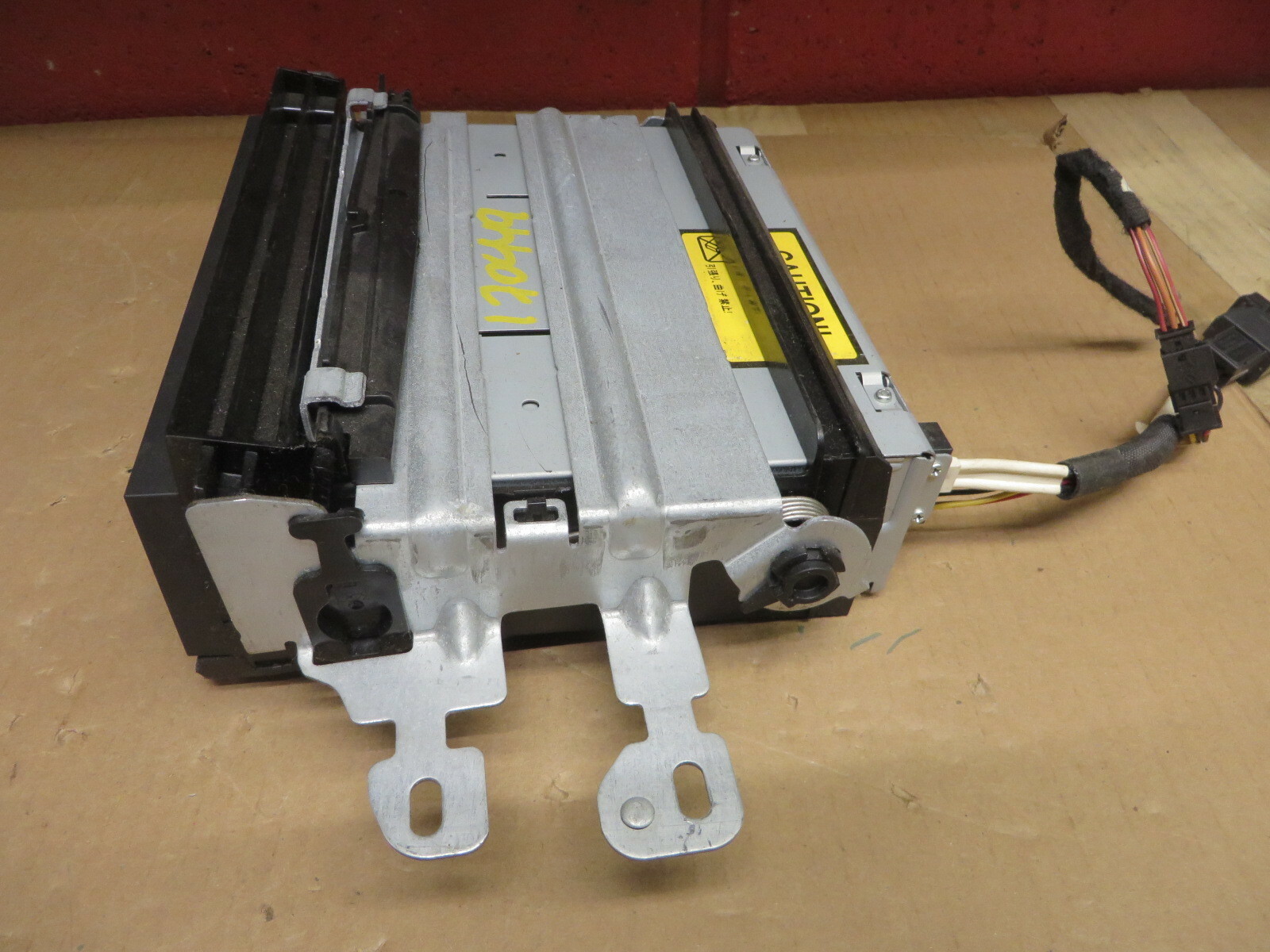 MERCEDES BENZ AUDIO CD FACTORY DASH UNIT OEM # 2118705390 # 2118706189