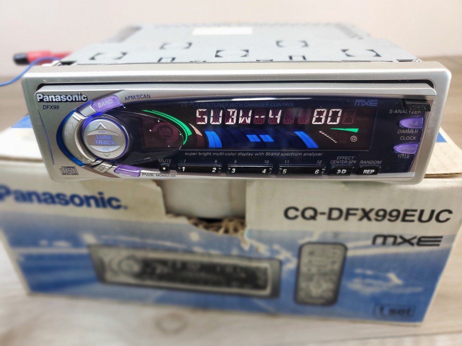 Panasonic CQ DFX-99EUC 5volts car cd player eq spectrum analyzer radio