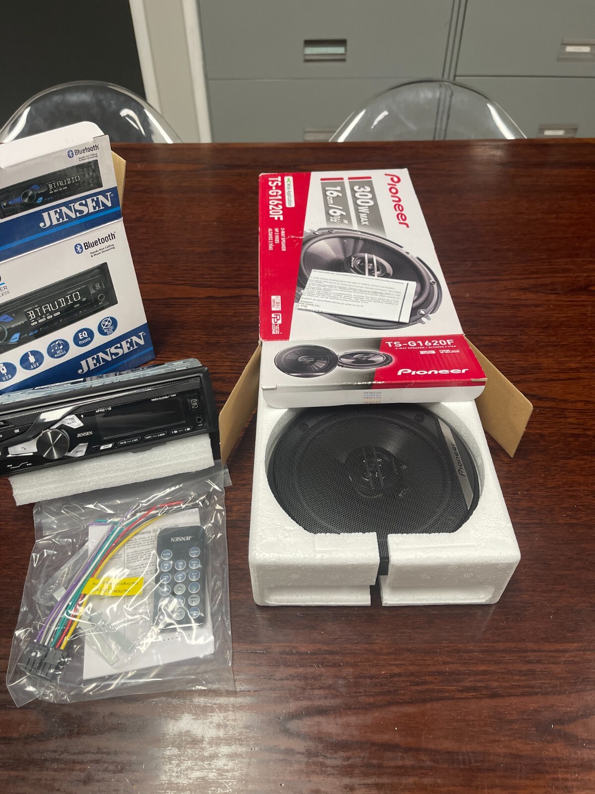 Jensen MPR2110 Single Din Mechless Receiver and Pioneer TS-G1620F 6 1/2 speakers