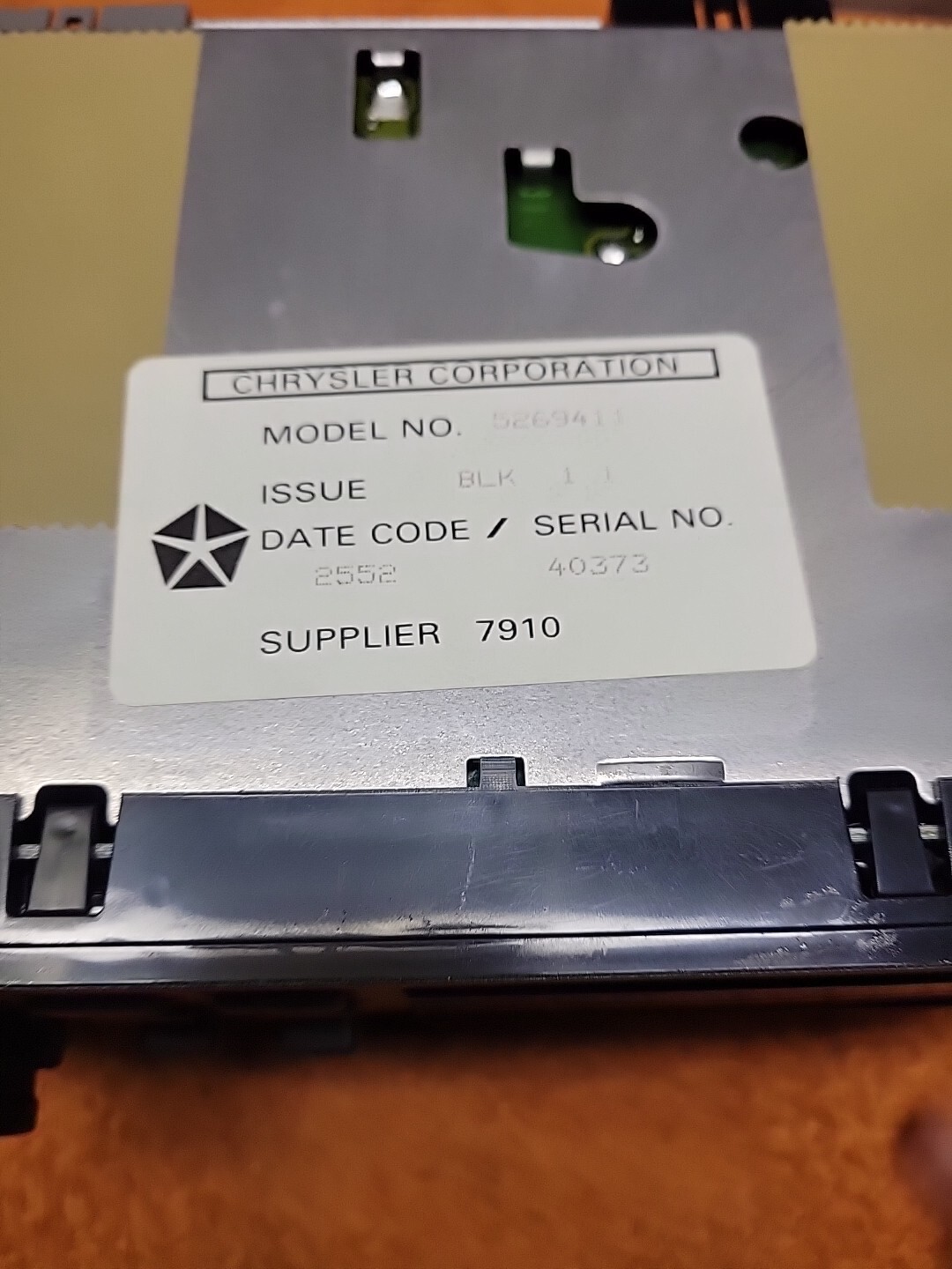 B74•Chrysler Corporation OEM In Dash Unit Car AM-FM Stereo Audio Model #5269411