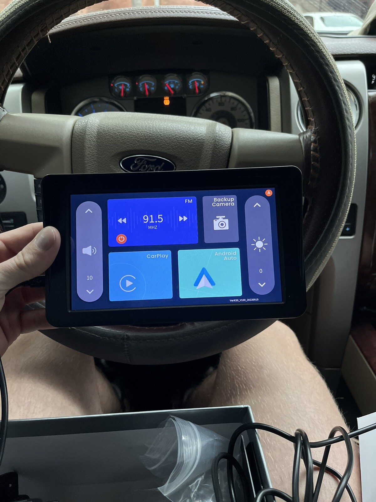 Car Multimedia Receiver – Apple CarPlay/Android Auto and Back Up Camera