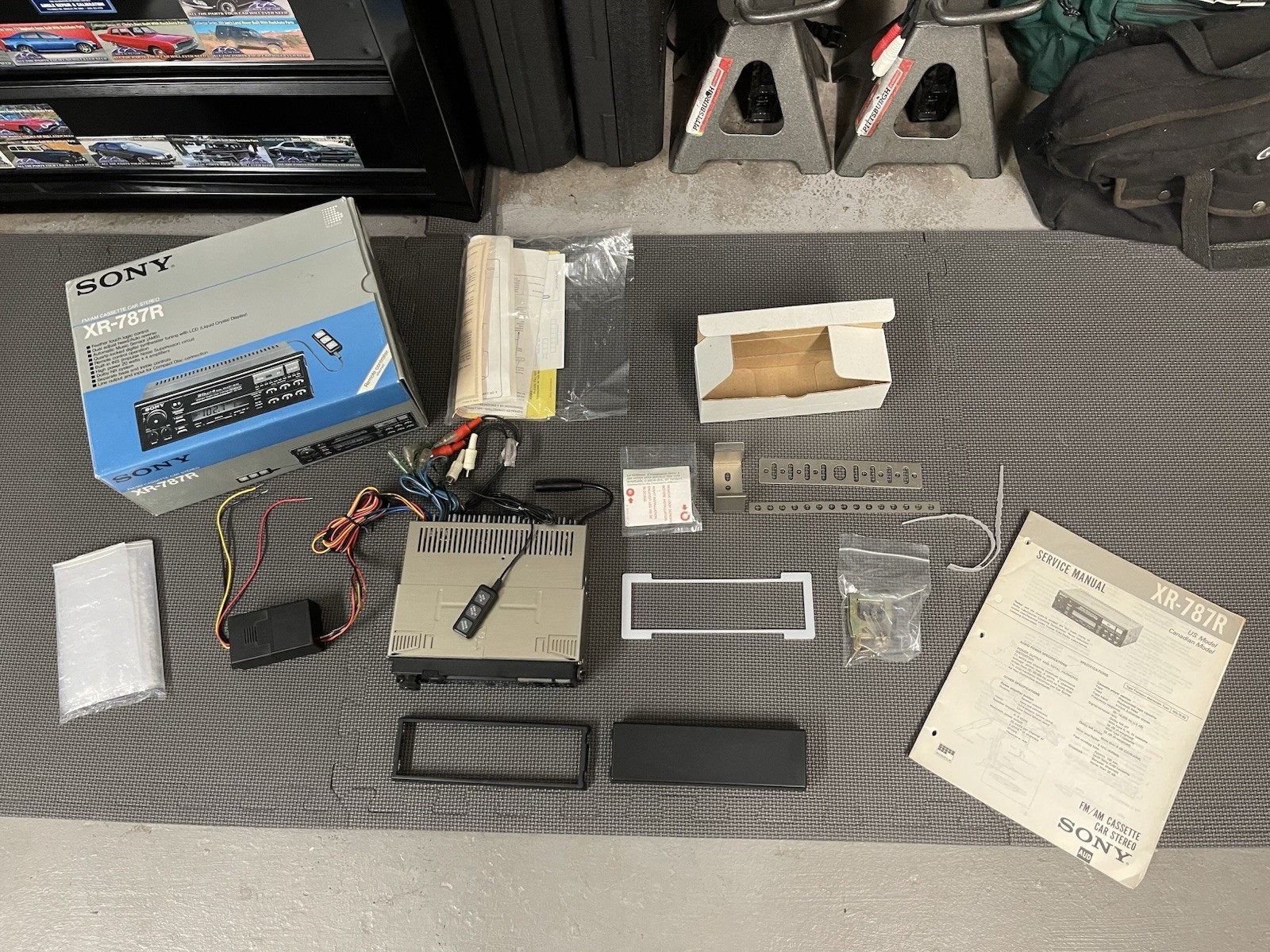 Sony XR-787R FM/AM Cassette Car Stereo