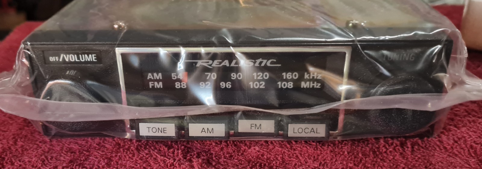 Vintage realistic 12-1355 1 DIN AM/FM Car Radio Shack In/Under Dash Brand New