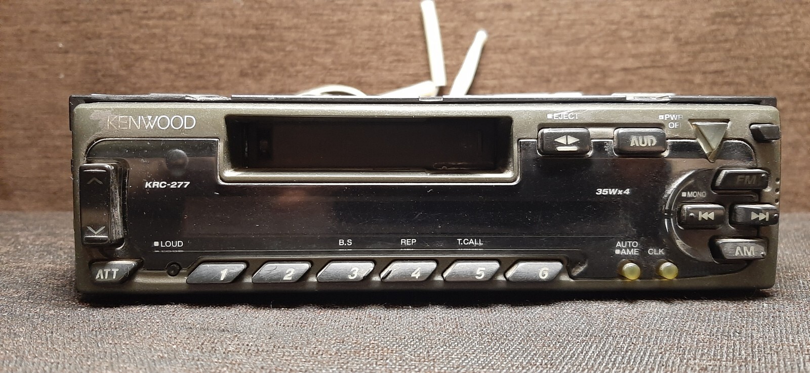 Vintage cassette receiver Kenwood KRC – 277 and two speakers Kenwood KFC – 1656