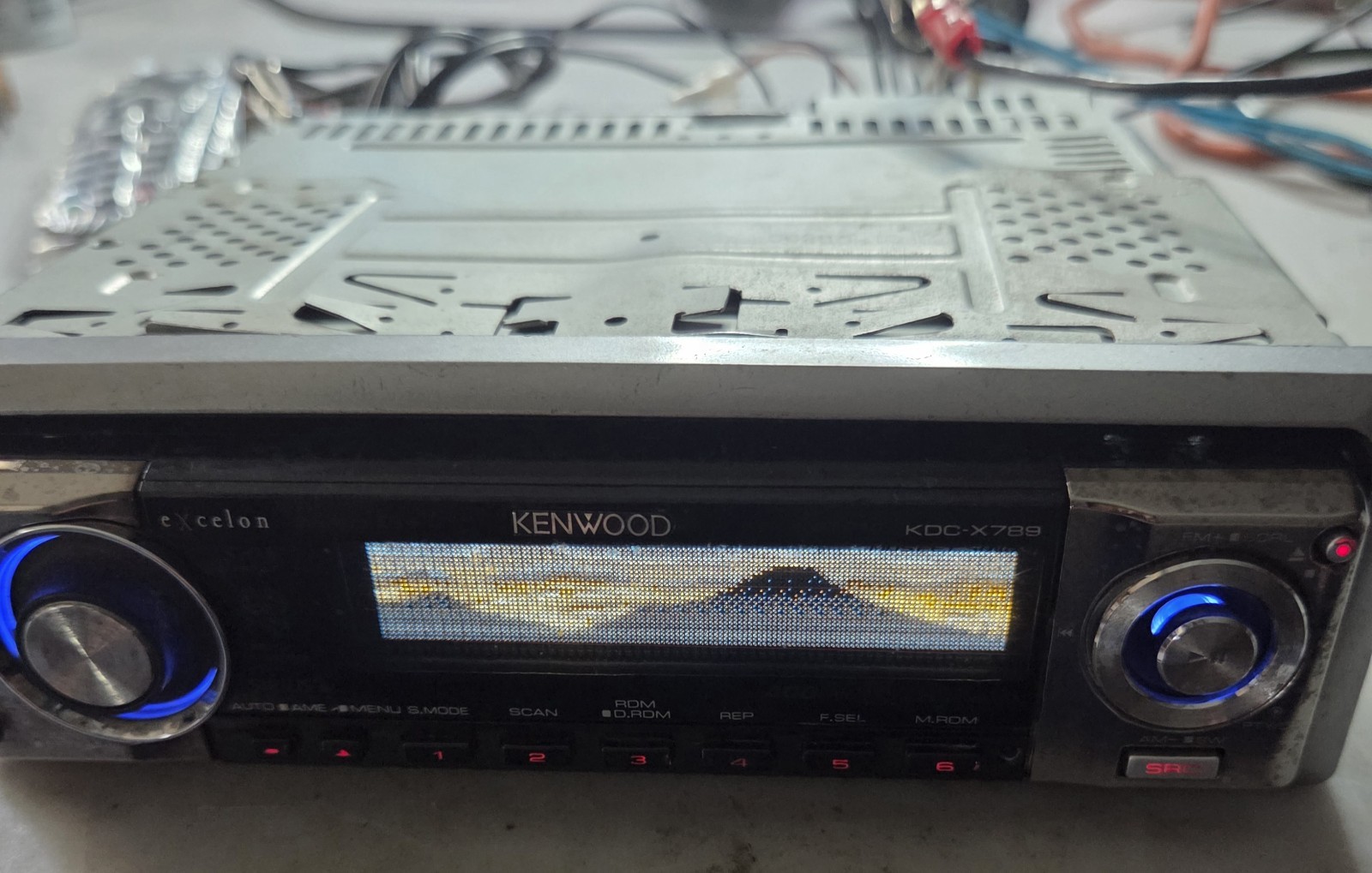Kenwood Execelon KDC-X789 CD Player In Dash Receiver, Remote Aux 5 Volts