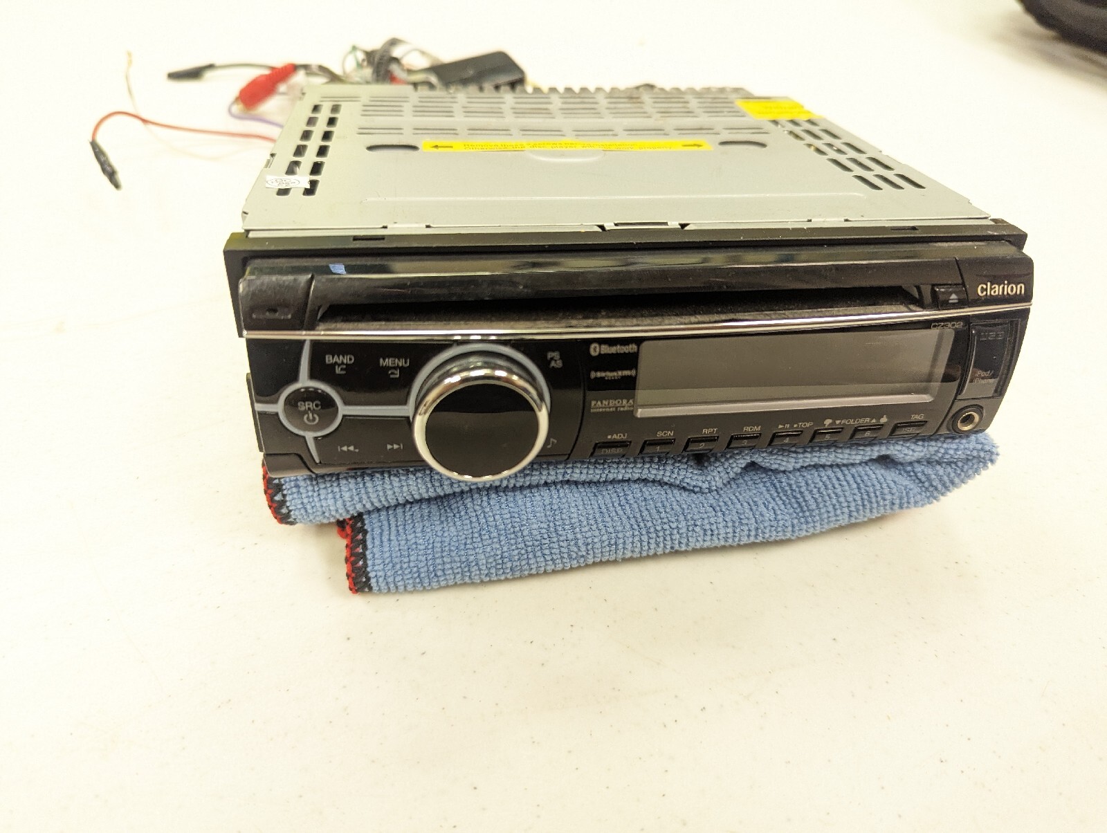 Clarion CZ302, Bluetooth CD/MP3 Receiver, 200 watts, For Parts Or Repair