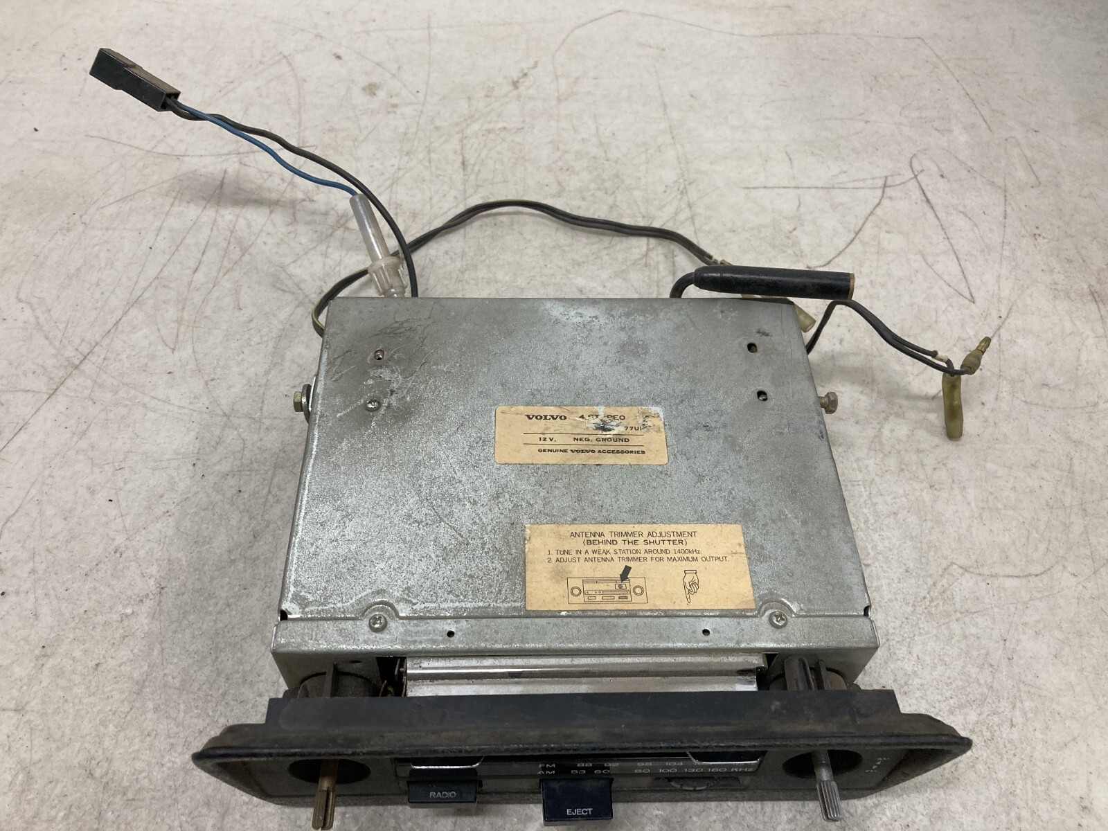 VINTAGE VOLVO FM MPX CASSETTE CAR RADIO, 4 STEREO (model unknown)