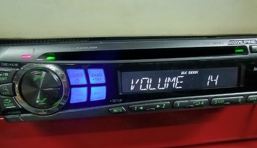 ALPINE CDE-9872J CD HEAD UNIT CD/CD-R/CD-RW MP3 AM FM 1DIN 45W x4ch DC12V