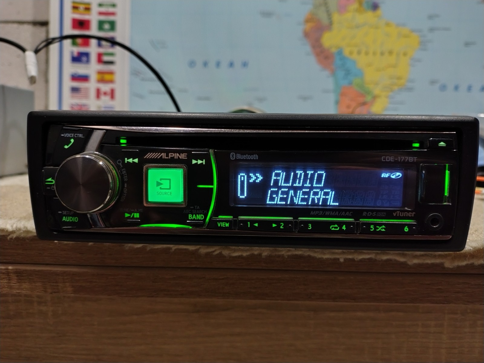 Alpine CDE-177BT Car Stereo CD Media Receiver Fully Working Great Shape