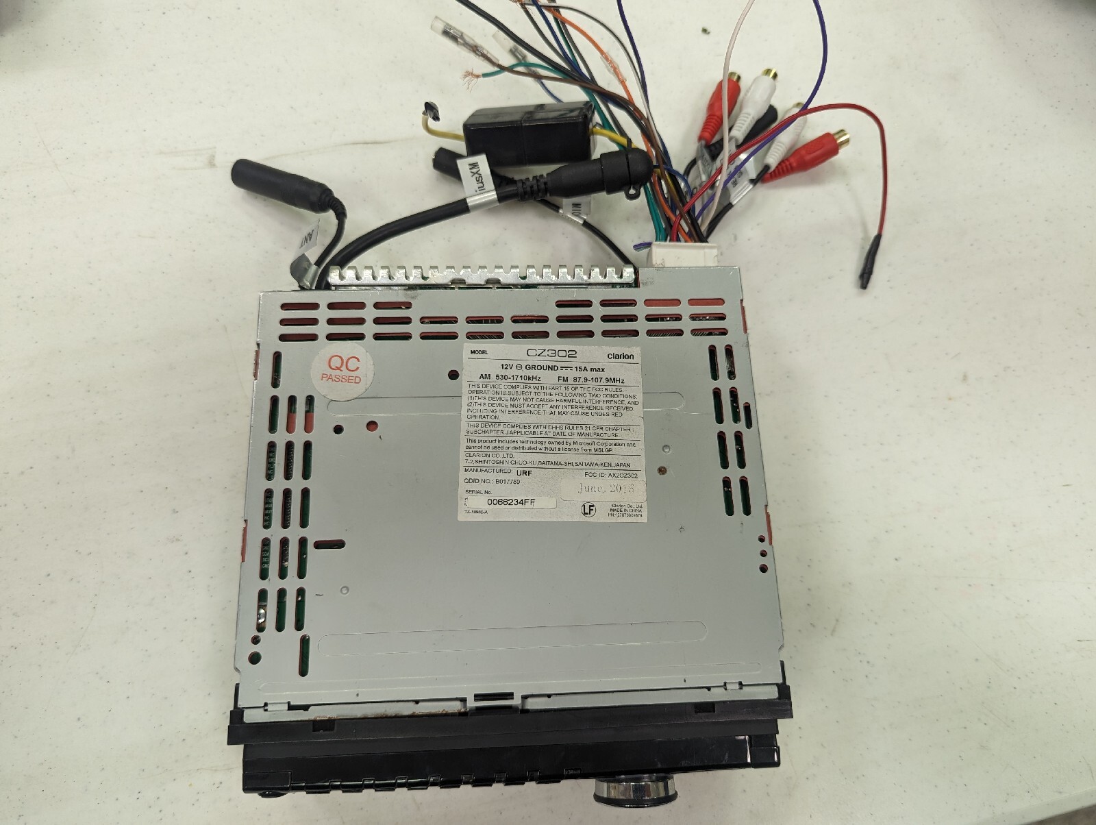 Clarion CZ302, Bluetooth CD/MP3 Receiver, 200 watts, For Parts Or Repair