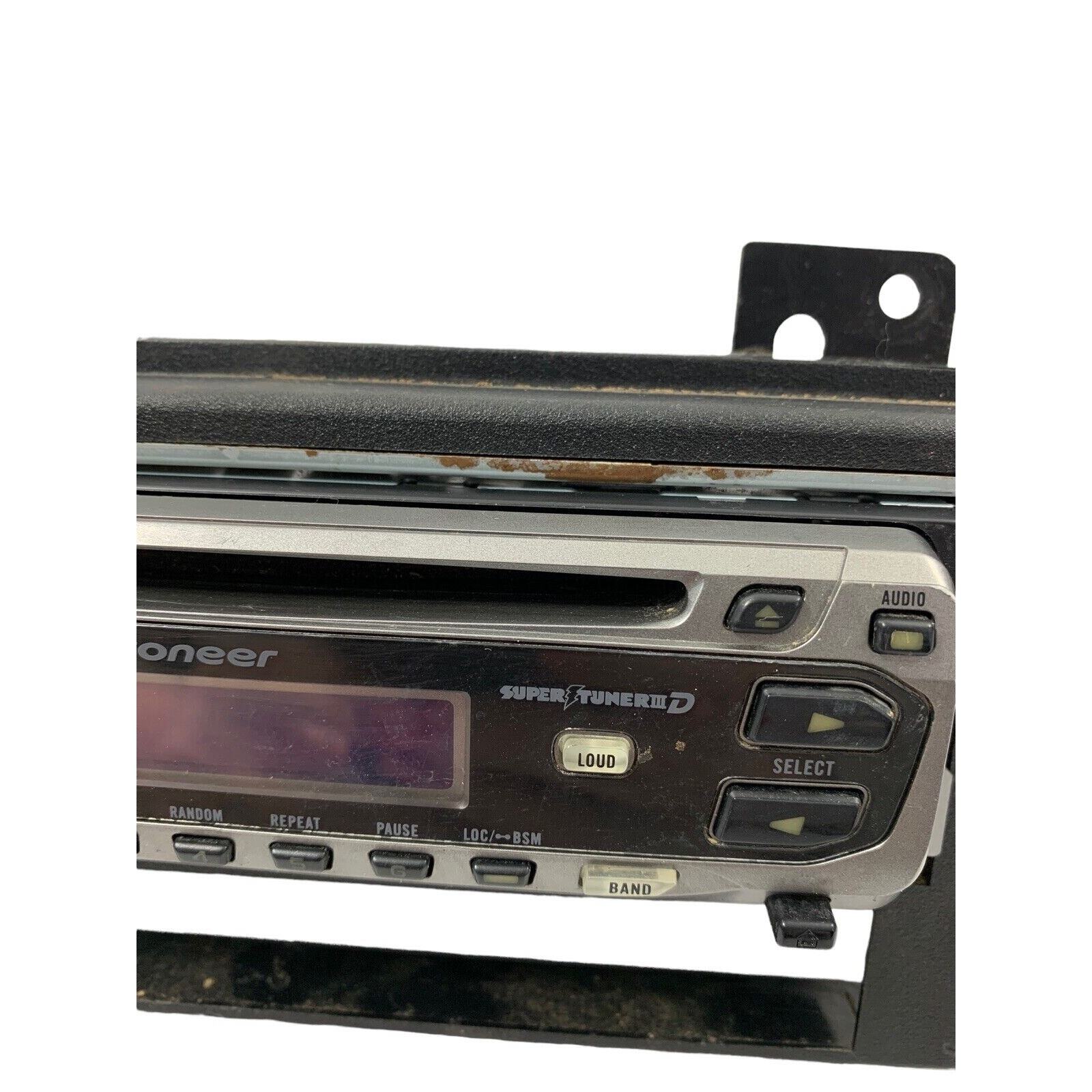 Pioneer DEH-17 CD Car Stereo Untested Selling As Is for Repair or Parts