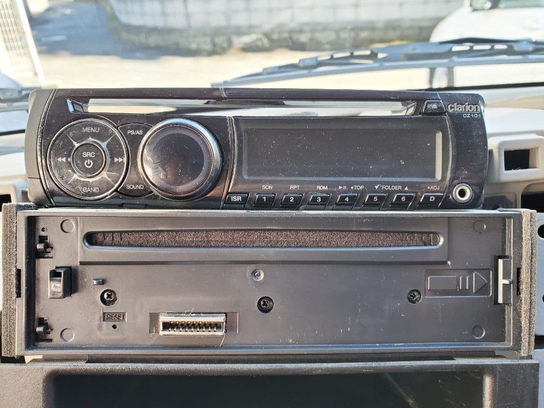 Clarion CZ101 CD/MP3/WMA RECEIVER AM FM CD Player 1DIN MAX45W x4ch DC14.4V