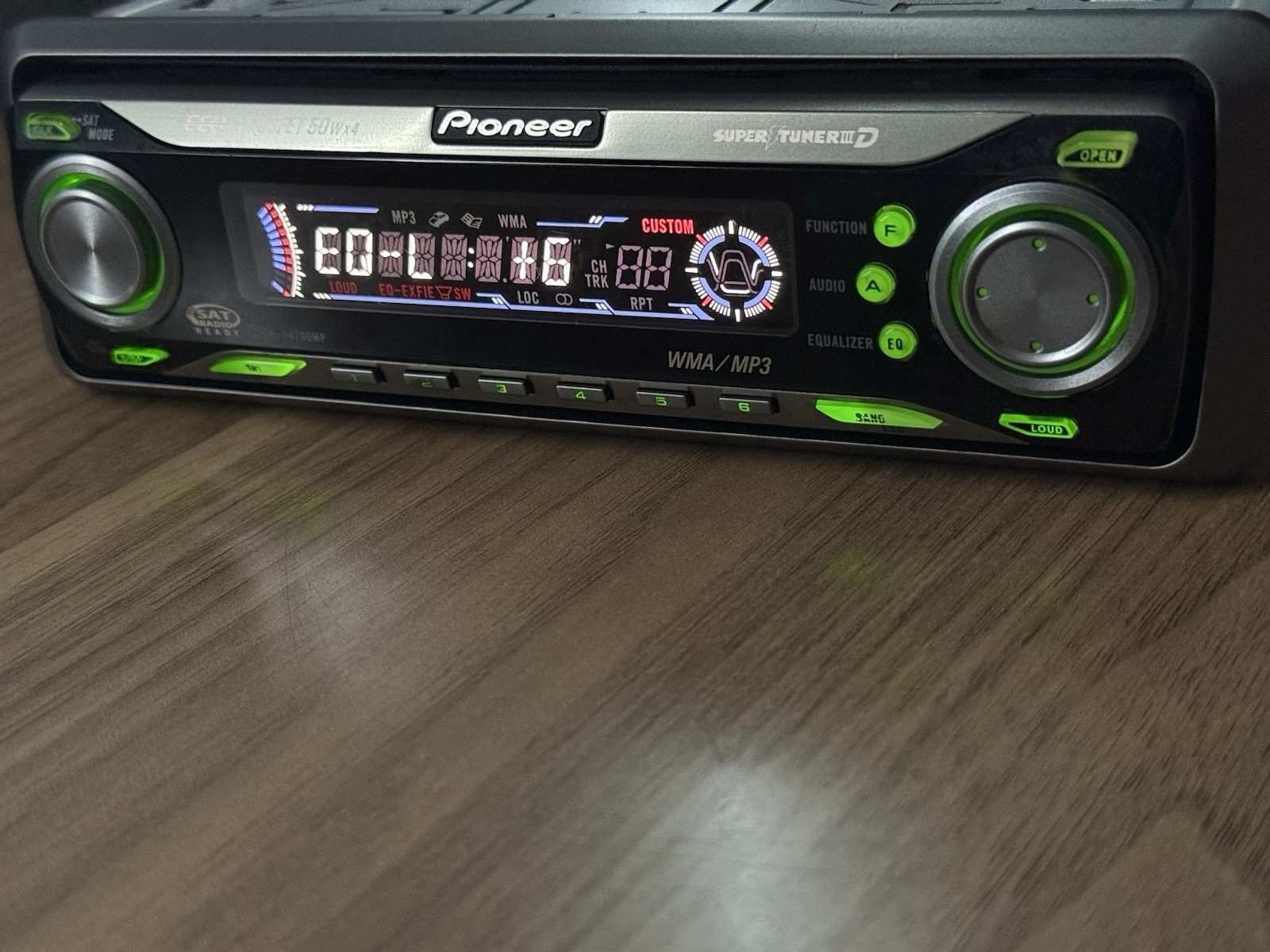 PIONEER BLUETOOTH CAR AUDIO STEREO CD OLD SCHOOL DEH-P4700MP EQ SUB VINTAGE RARE
