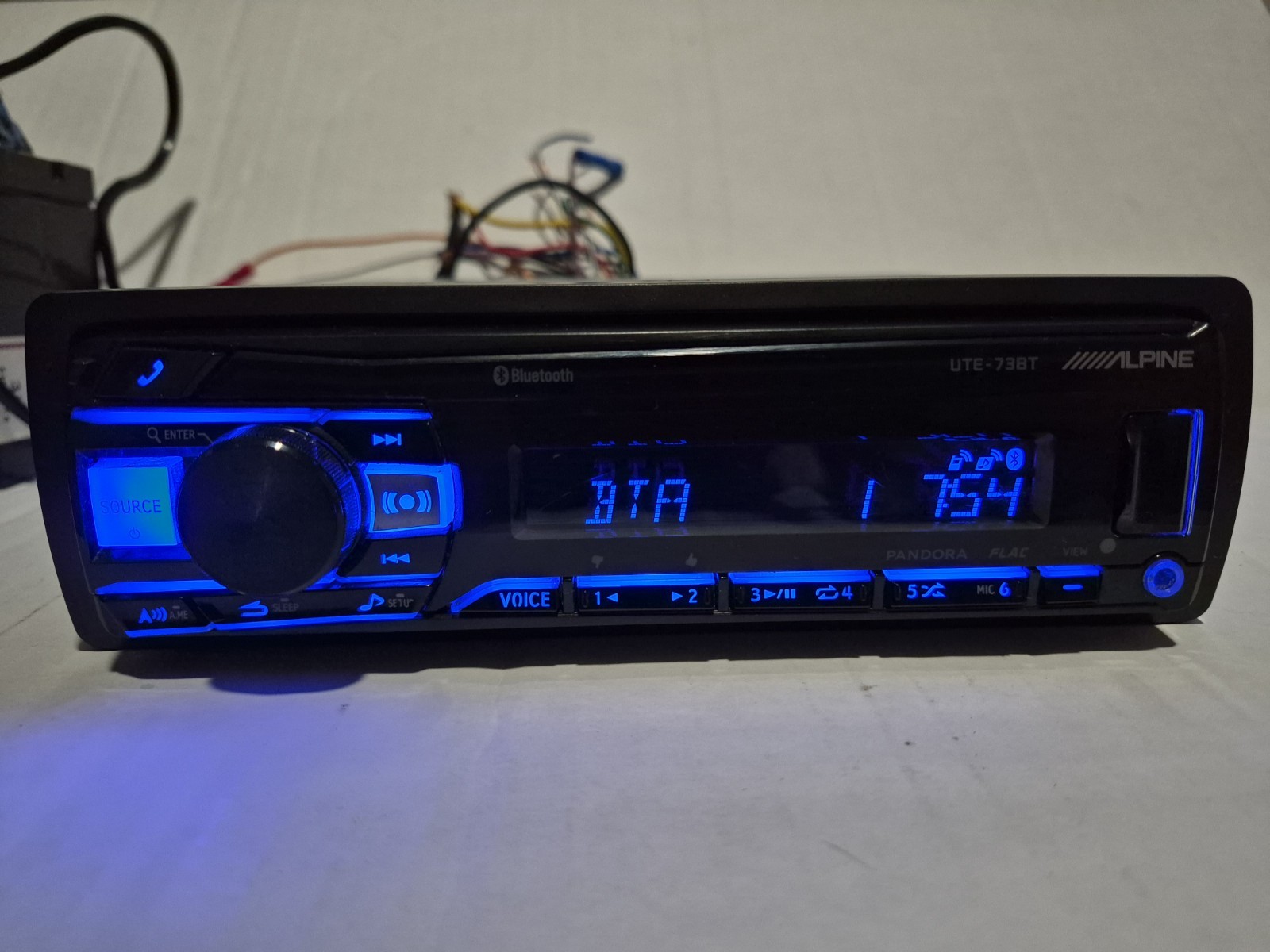 Alpine UTE-73BT Single Din Car Stereo Bluetooth – Aux – Usb – Detachable Face