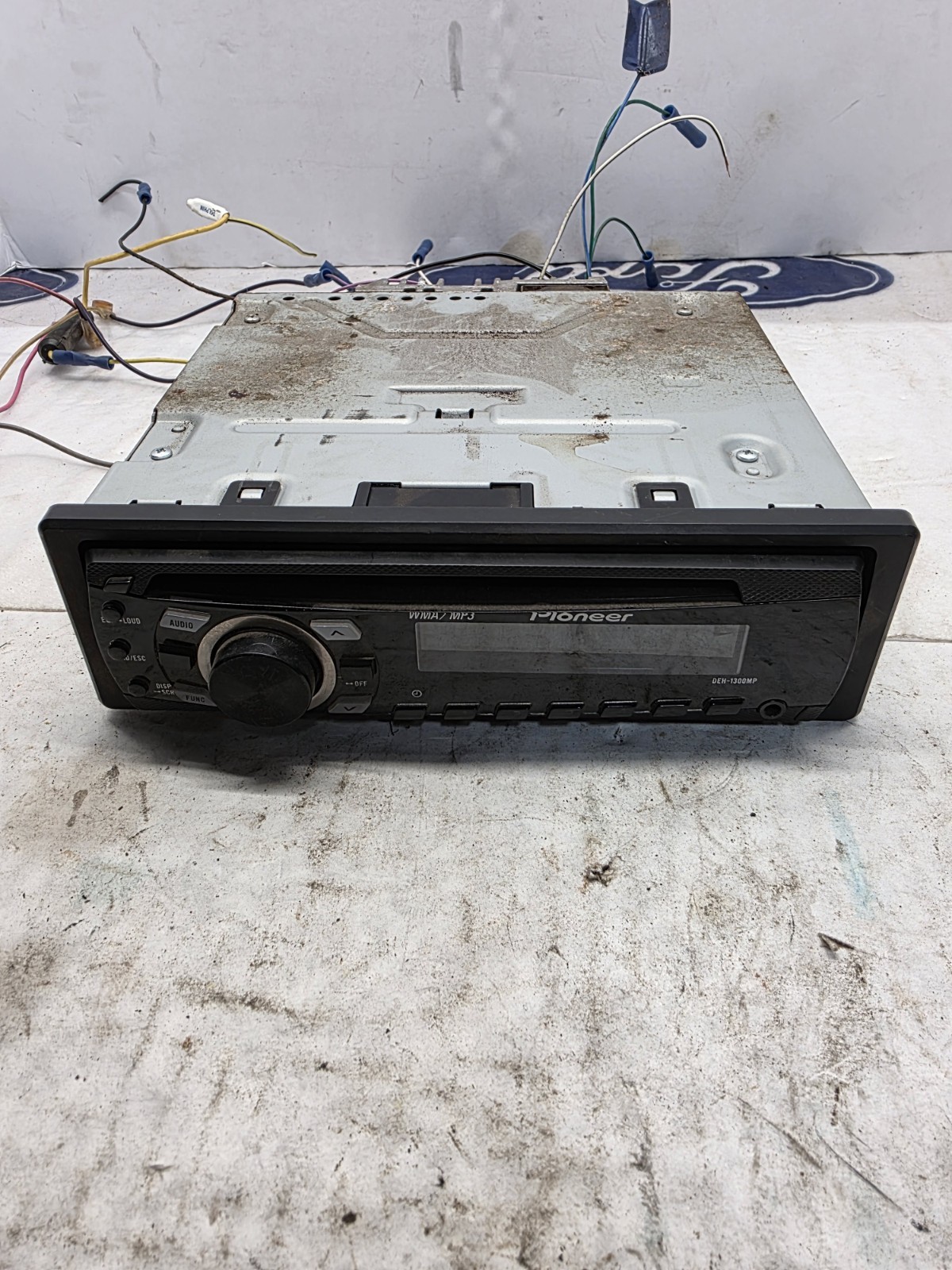 Pioneer DEH-1300MP In-Dash AM/FM CD Receiver Car Radio Detachable Face Plate