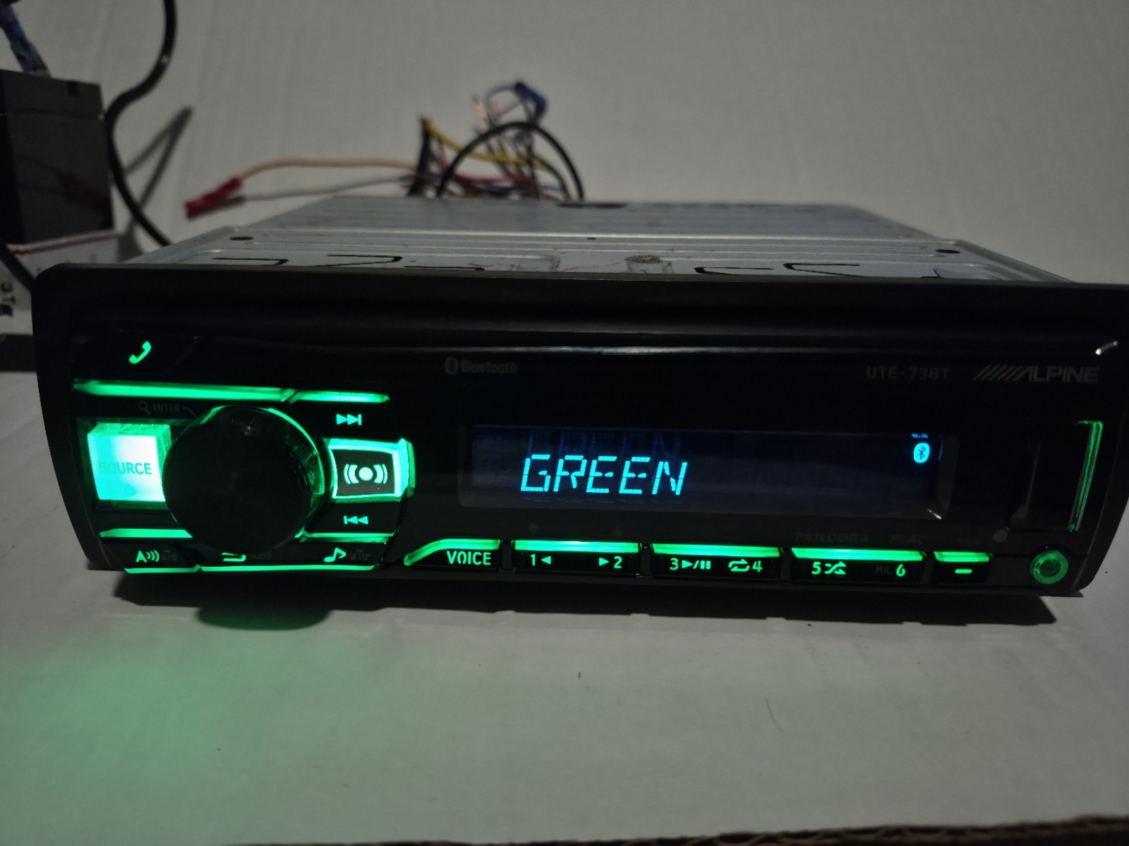 Alpine UTE-73BT Single Din Car Stereo Bluetooth – Aux – Usb – Detachable Face