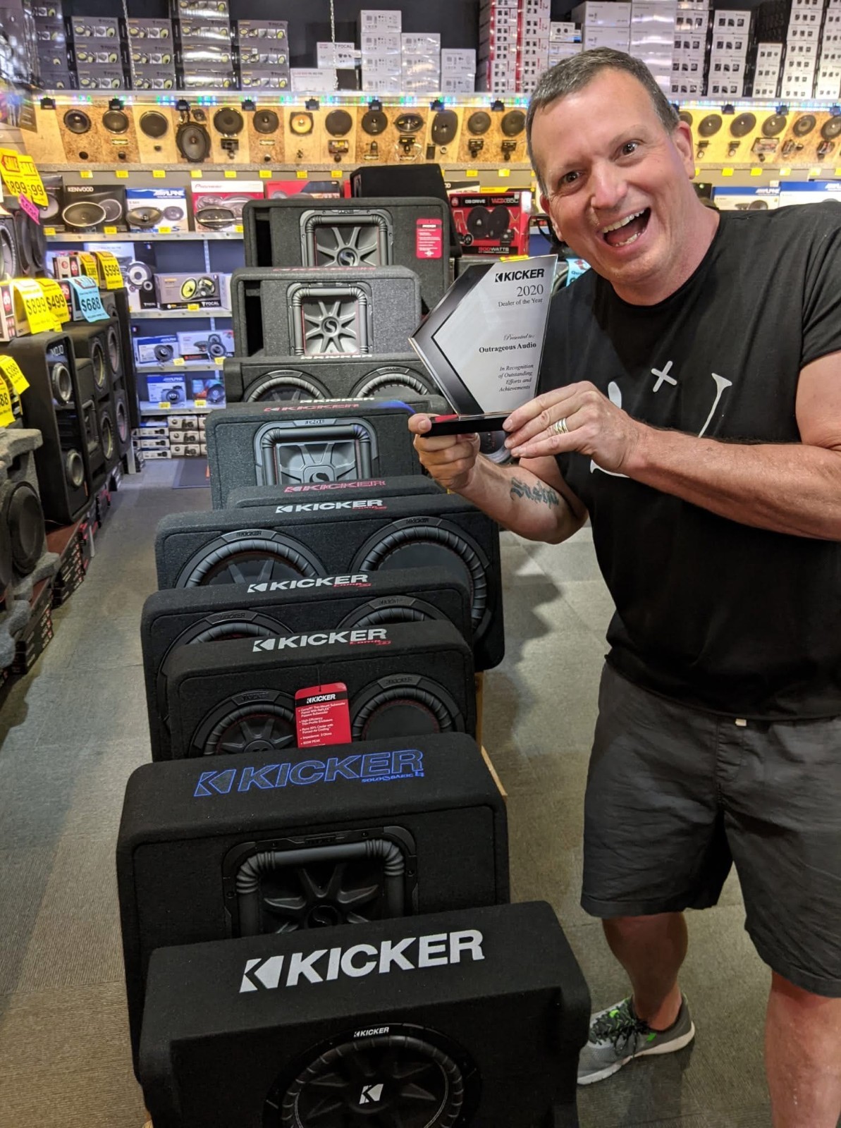 Kicker KMC4 MARINE BOAT AM/FM Stereo Media Center Bluetooth (46KMC4) 2 ZONE
