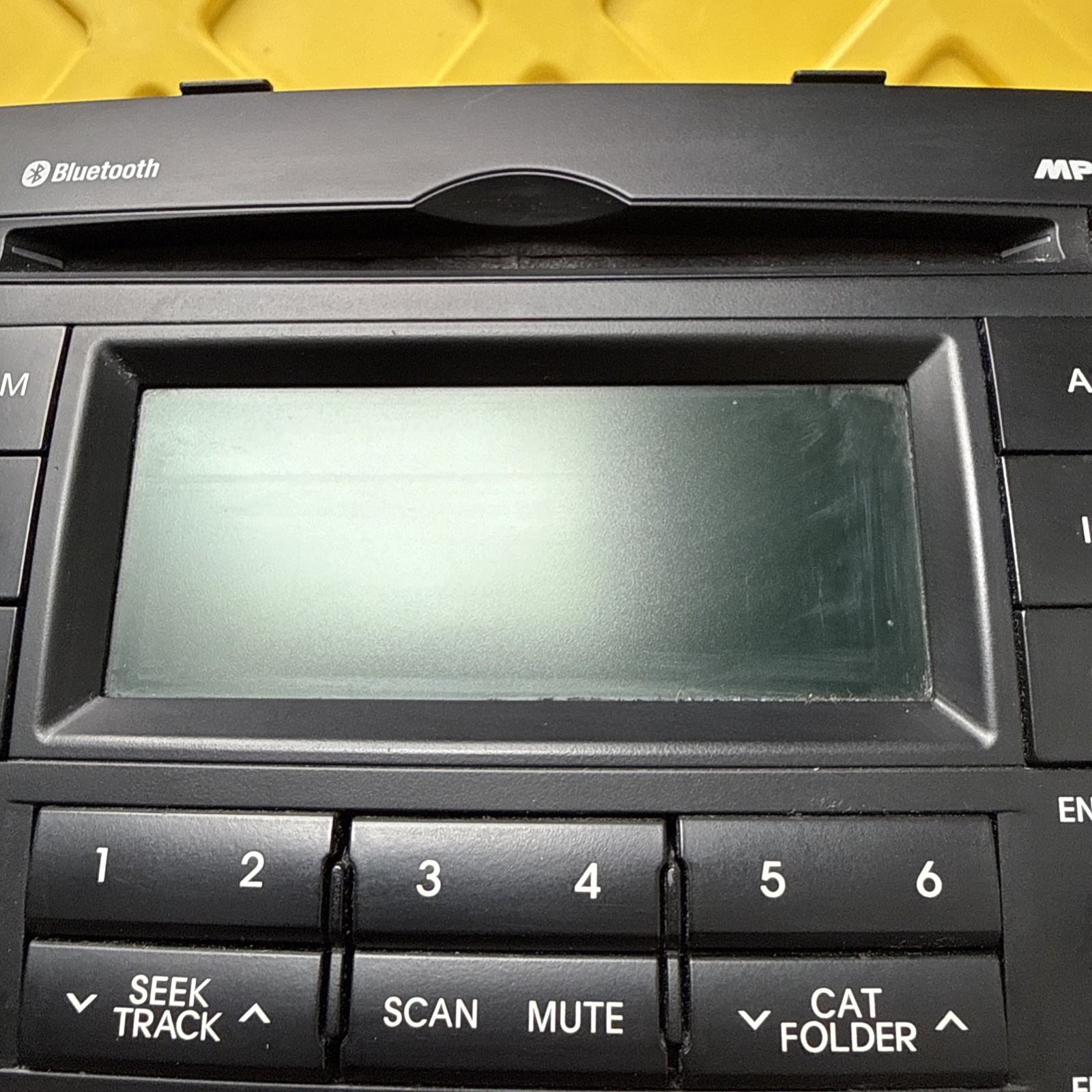 2011-2013 Kia Sorento Radio Receiver AM/FM/CD/MP3 Bluetooth OEM 96140-1U201CA
