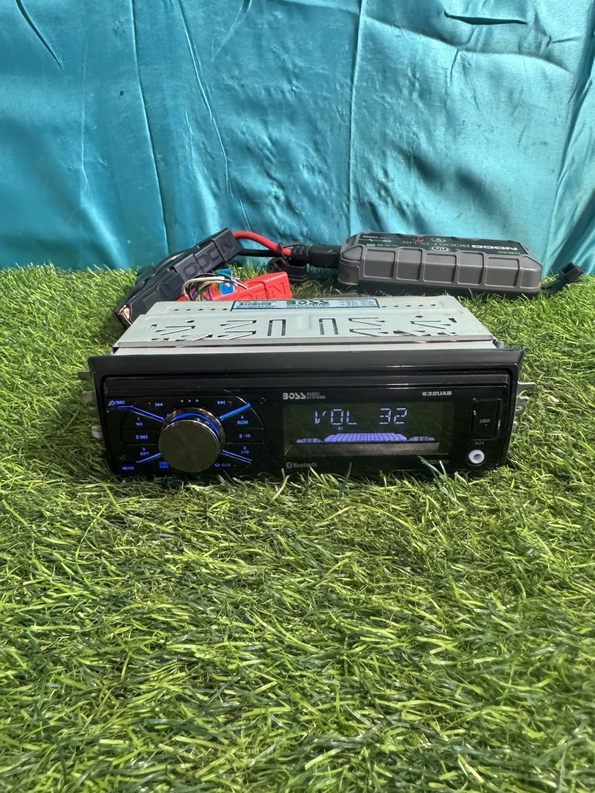 Boss Audio Systems 632UAB Bluetooth Car Stereo USB, AM/FM Radio, AUX-In