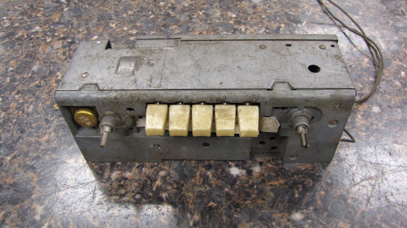Vintage 1960-1961 Mopar 109 Car Radio – BN66