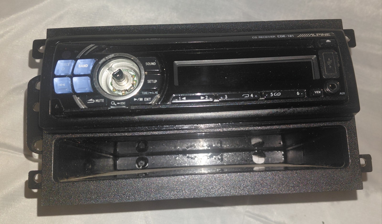 Alpine CDE-121 USB/CD Player In Dash Receiver